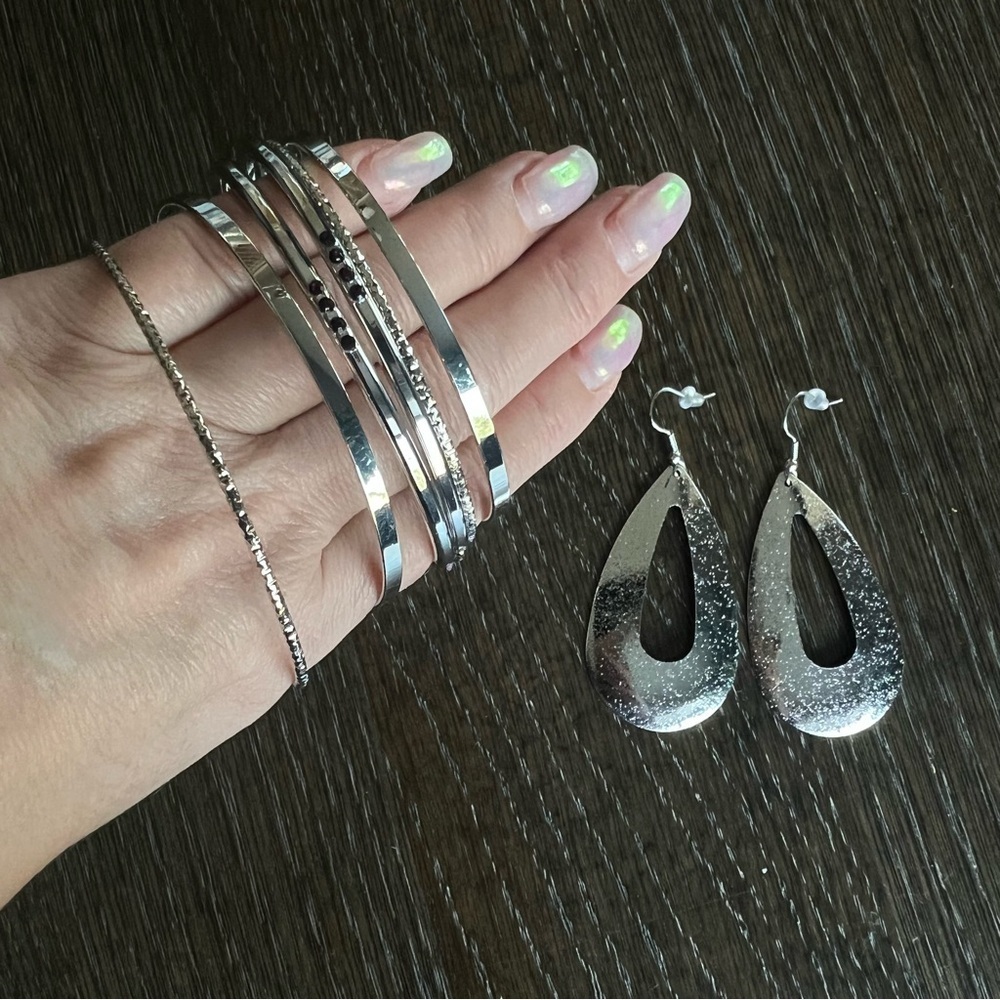 NEW Bangles and earrings Set, silver tone metal, lightweight